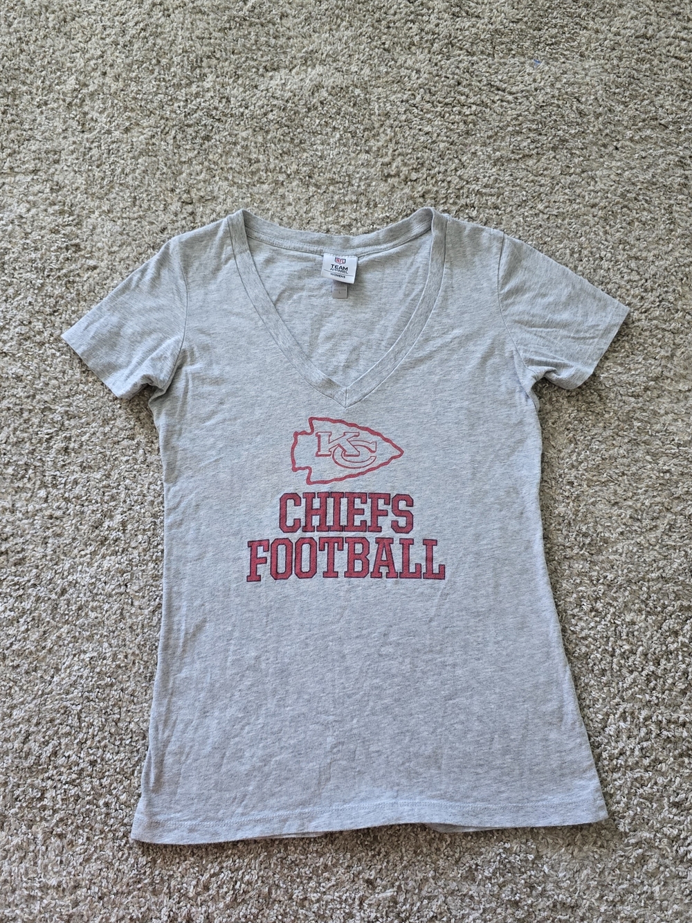 NFL Team Apparel Kansas City Chiefs Women’s L Gray V-Neck Short Sleeve Shirt